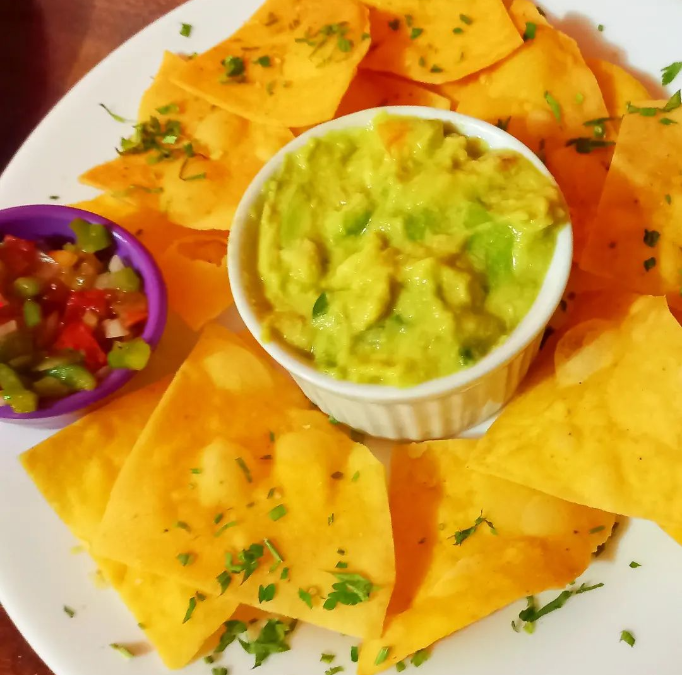 Desfrute da culinária mexicana e frutos do mar frescos em nosso restaurante bar, com um ambiente acolhedor e o famoso Caipirão de 900 ml.