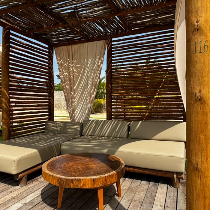 🌴 Beira D’Água – Little Beach 🌊
Um refúgio encantador no extremo leste de Jericoacoara, onde a natureza e a gastronomia se encontram à beira do paraíso.