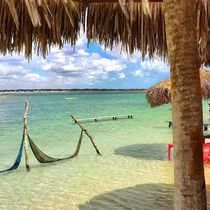 É claro que passar vários dias neste paraíso seria incrível, mas nem sempre dá tempo, né? Mesmo com a agenda apertada, você ainda pode viver uma experiência inesquecível em Jericoacoara com a Sim7!