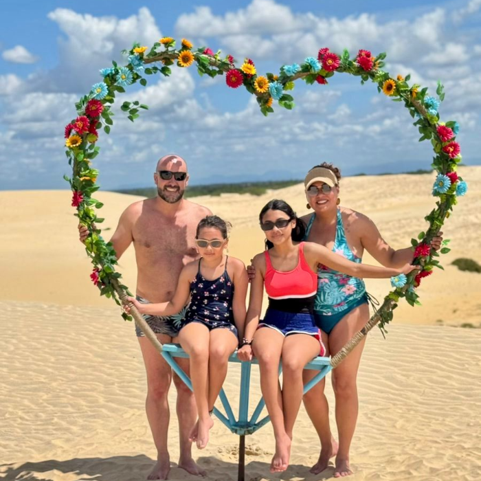 Na Vss Tours, cada roteiro é feito com carinho e atenção aos detalhes.Mais do que vender um passeio, a gente cria experiências personalizadas, pensadas para quem quer aproveitar o litoral cearense sem preocupação e com o conforto que só um atendimento humanizado oferece.Seja em casal, família ou grupo de amigos, tudo é planejado para combinar com o seu estilo:📍 Roteiros exclusivos📷 Paradas estratégicas para fotos🍽️ Dicas de onde comer e aproveitar (no nosso grupo vip do WhatsApp)🚙 Motoristas experientes e atenciosos👉 Escolha o passeio no app e viva um dia diferente, com o cuidado e o toque especial da Vss Tours - Valéria Sanches | Viagens e Turismo.