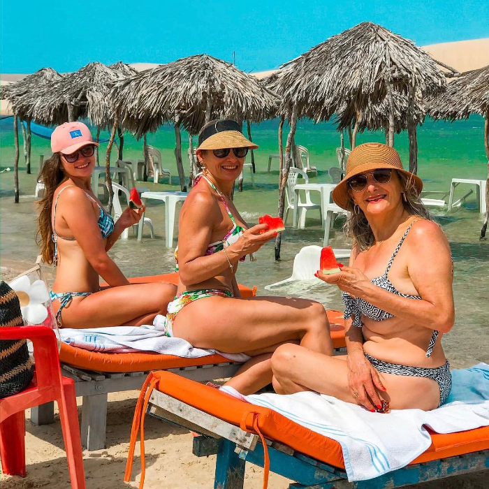 Situada na paradisíaca praia de Tatajuba, em Camocim - CE, a Barraca do Robério oferece uma experiência gastronômica única com seu exclusivo cardápio ao vivo. Especializado em frutos do mar, o restaurante combina o frescor dos ingredientes locais com sabores diferentes e deliciosos, sendo o refúgio perfeito para quem deseja saborear o melhor da culinária cearense,