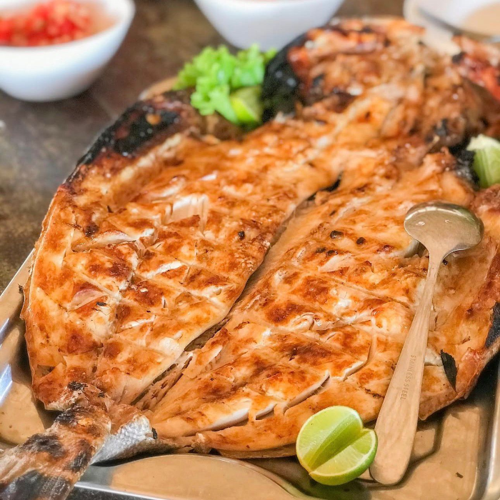Situada na paradisíaca praia de Tatajuba, em Camocim - CE, a Barraca do Robério oferece uma experiência gastronômica única com seu exclusivo cardápio ao vivo. Especializado em frutos do mar, o restaurante combina o frescor dos ingredientes locais com sabores diferentes e deliciosos, sendo o refúgio perfeito para quem deseja saborear o melhor da culinária cearense,