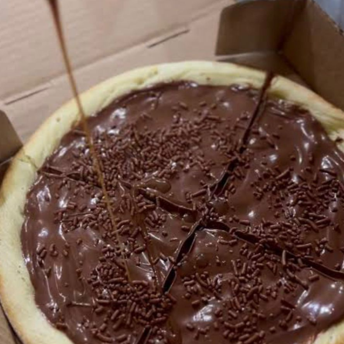 Na compra de duas pizzas grandes de qualquer sabor, os clientes Duopass ganham uma pizza média de chocolate para garantir a sobremesa.