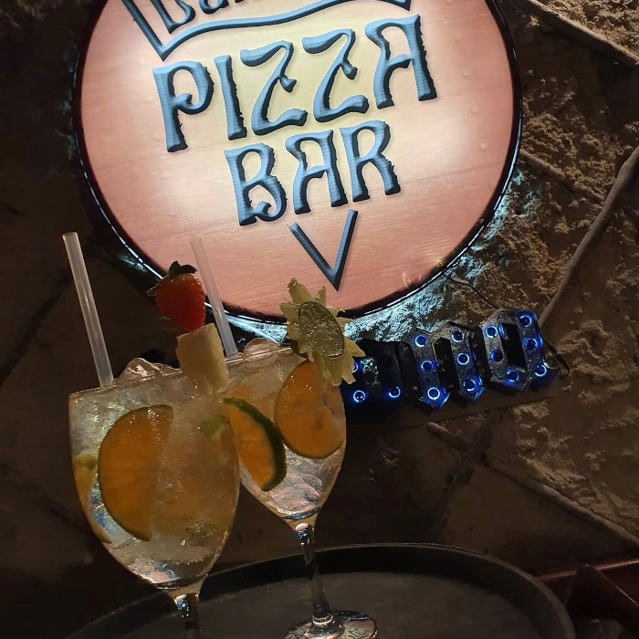 Na compra de duas pizzas grandes de qualquer sabor, os clientes Duopass ganham uma pizza média de chocolate para garantir a sobremesa.