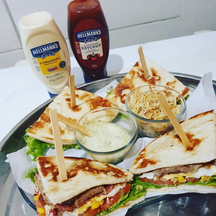 Na compra de duas pizzas grandes de qualquer sabor, os clientes Duopass ganham uma pizza média de chocolate para garantir a sobremesa.